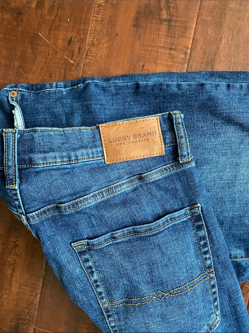Lucky Brand Men's Dark Blue atheltic  Straight Jeans